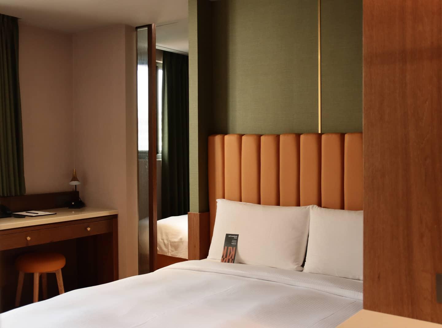 酒店提供5種不同房種,最多可入住4人。