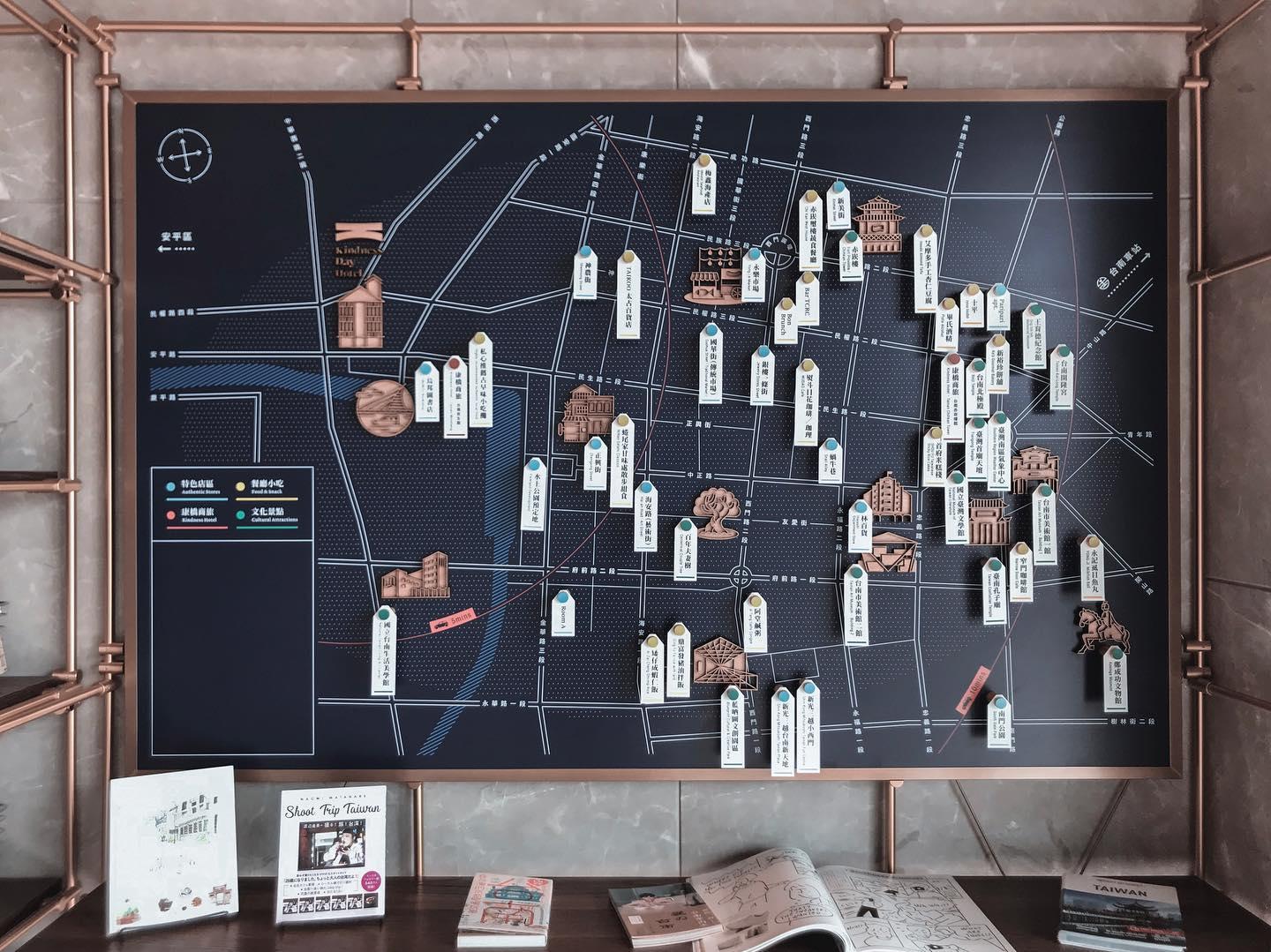 Lobby設有大地圖標示周邊旅遊景點。