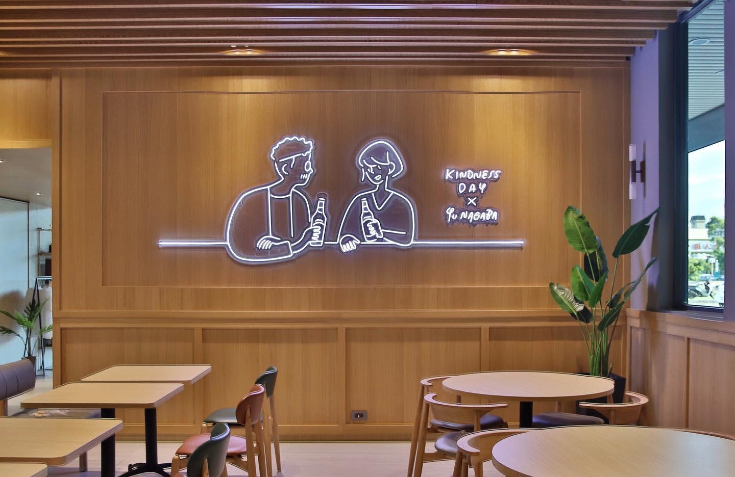 酒店餐廳提供全日餐飲。