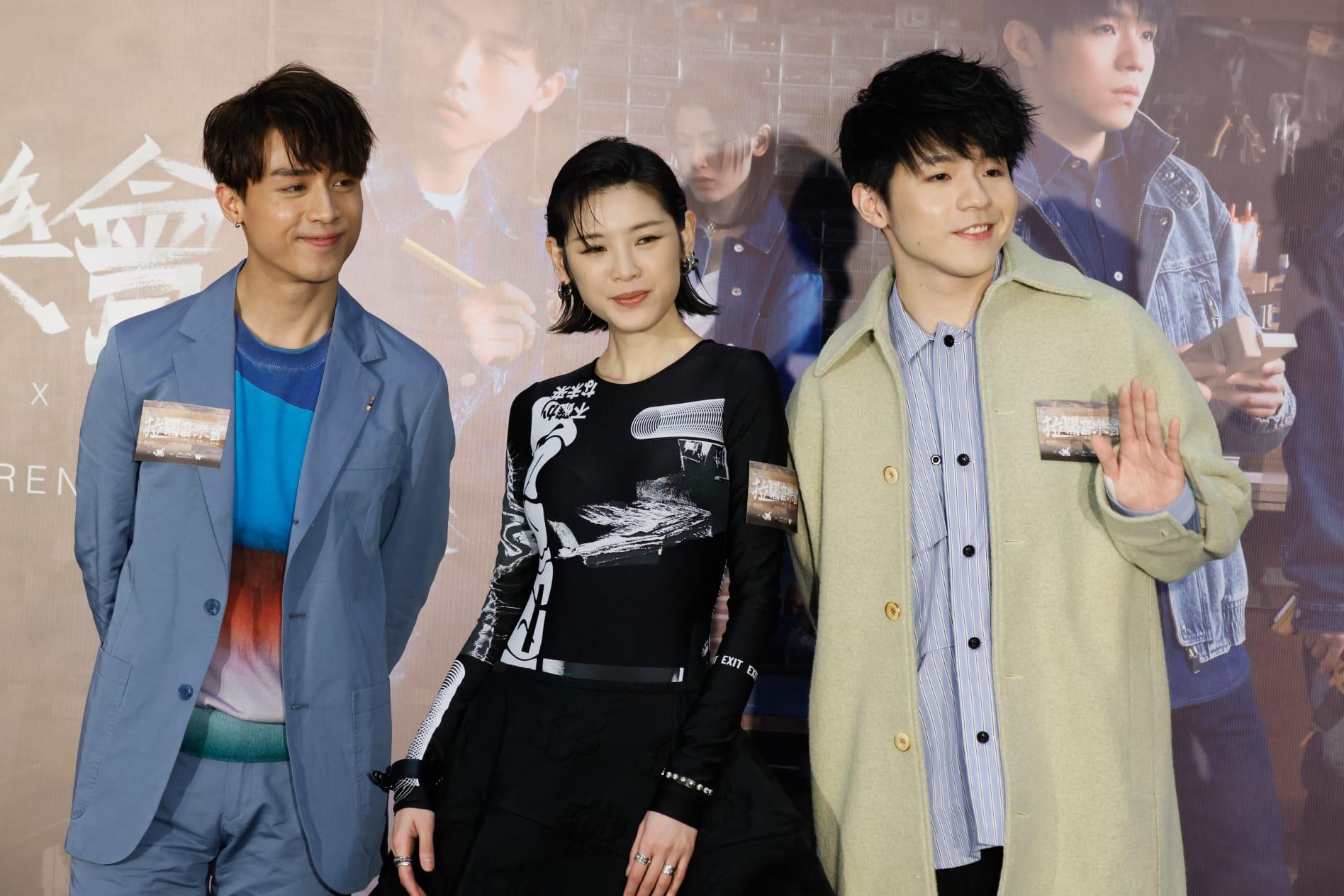 陳卓賢、江𤒹生、陳蕾現身銅鑼灣時代廣場舉行的記者會。 (蘇文傑攝)