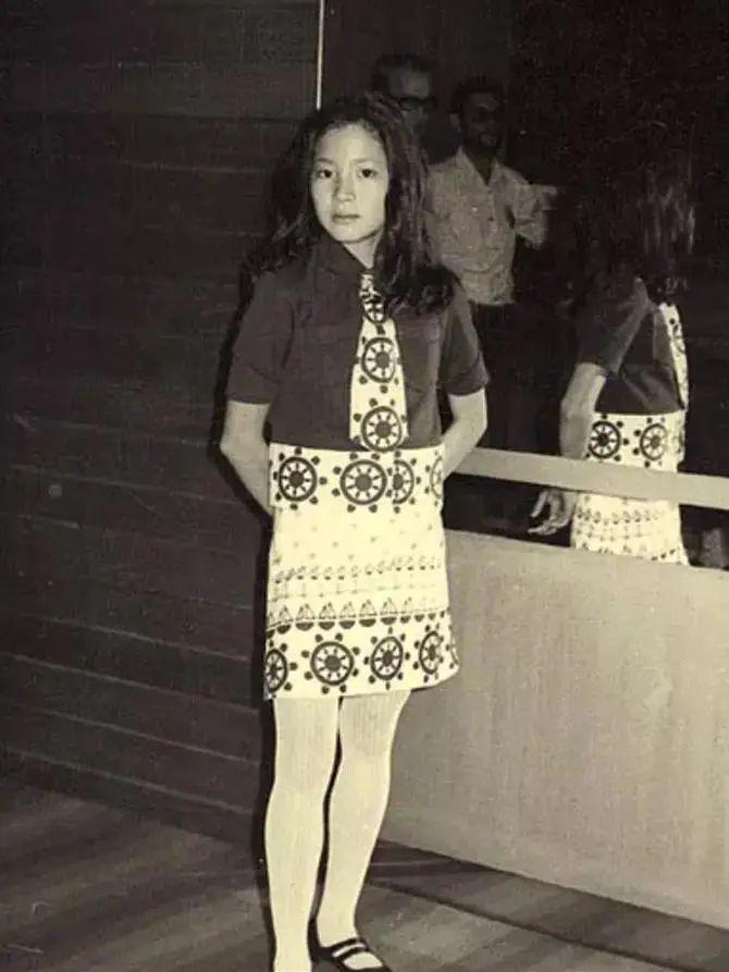 楊紫瓊出身於富裕家庭,小時是主修優雅的芭蕾舞。