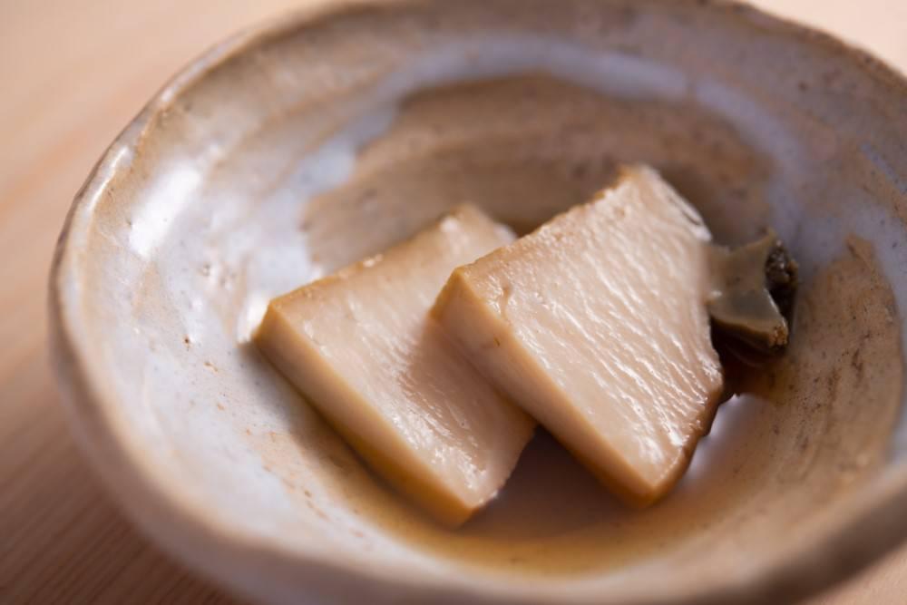 前菜有蒸鮑魚(圖:鮨原正)