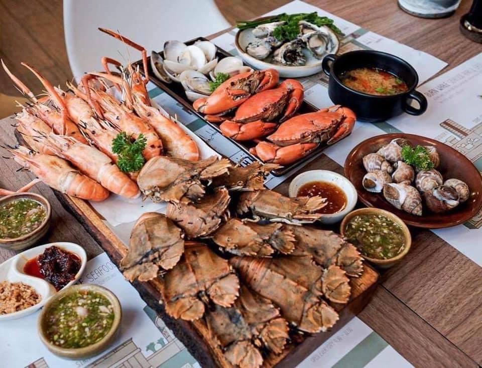 BURN WHALE Seafood Bar & Grill facebook