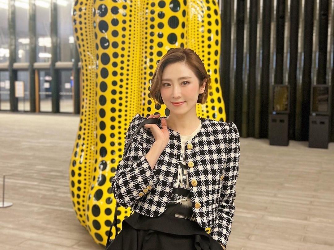 張玉珊面上一啲皺紋都冇。