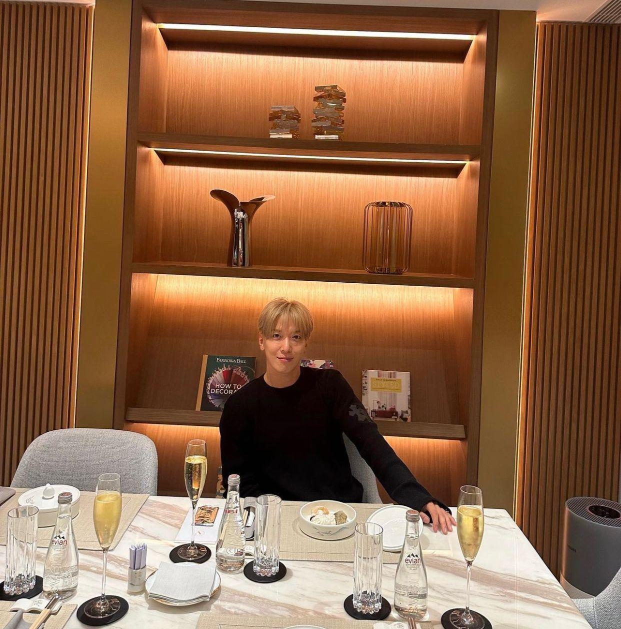 鄭容和分享了香港遊的行程,又到著名中菜館用膳。