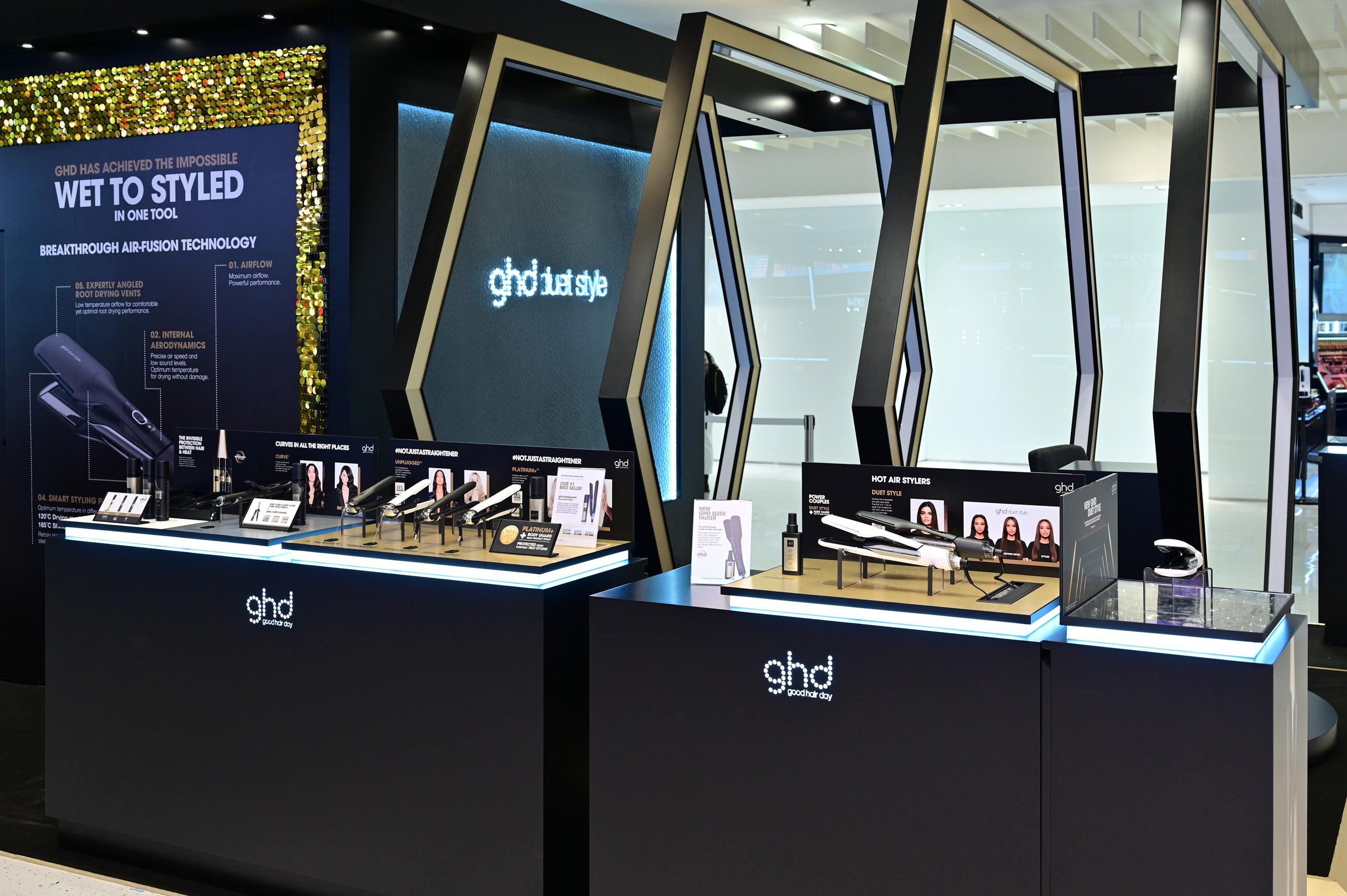 場內另設置多個產品介紹及試用區,讓大家親身體驗雙效熱風造型夾,見證乾髮與造型同步的卓越功能。