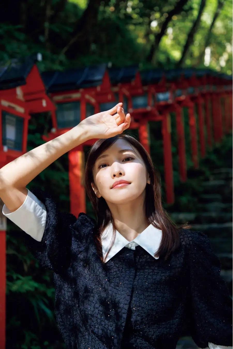 佐野雛子全新寫真集《infinito》分別到沖繩及京都取景。