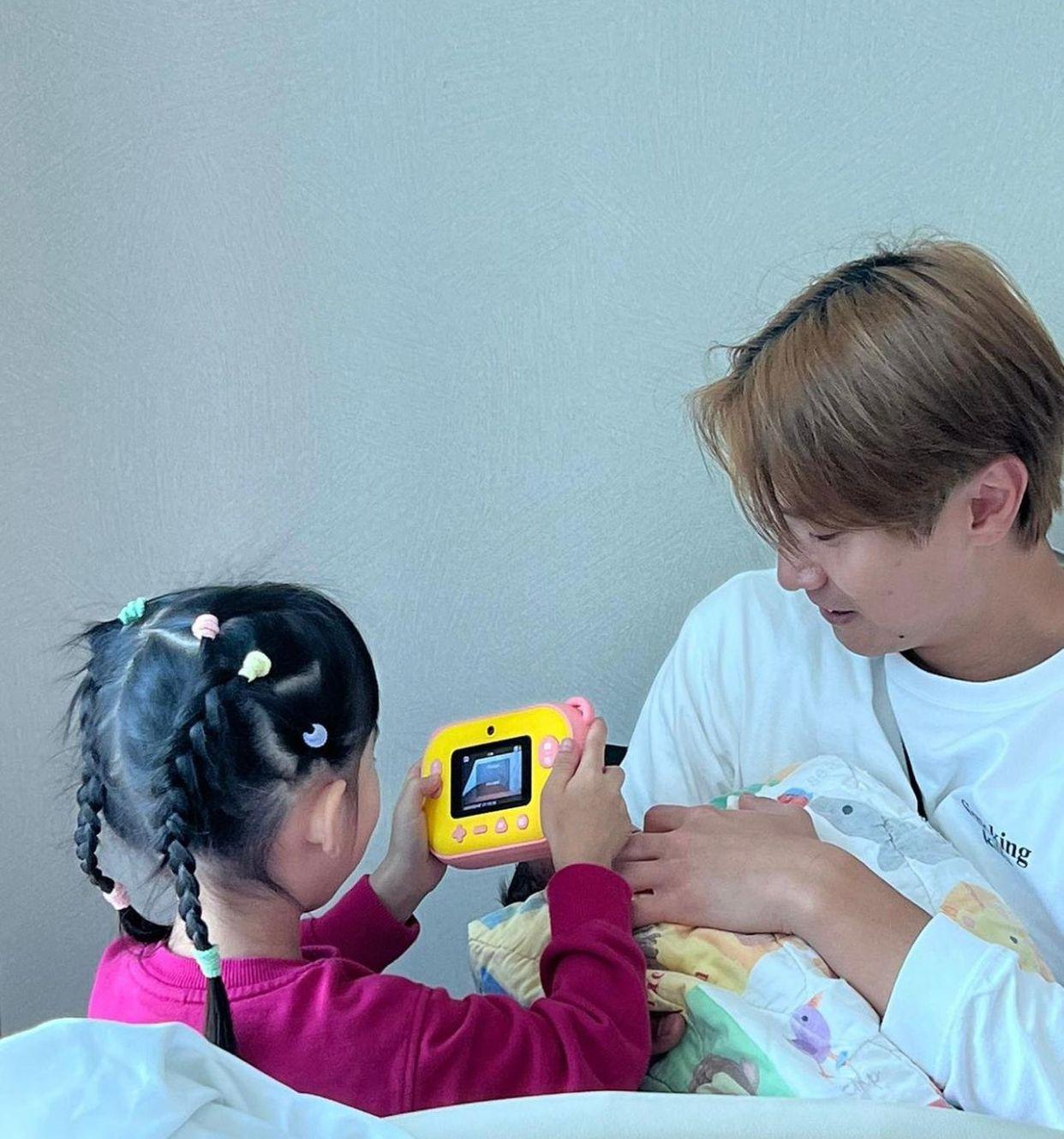 陳柏宇再做老竇,B女已改名Audrey。