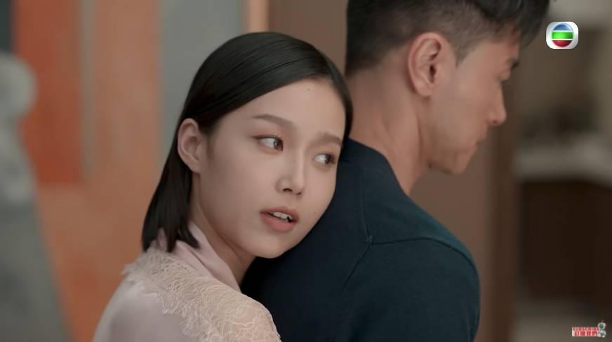 劉悅在《家族榮耀》中一人分飾兩角。