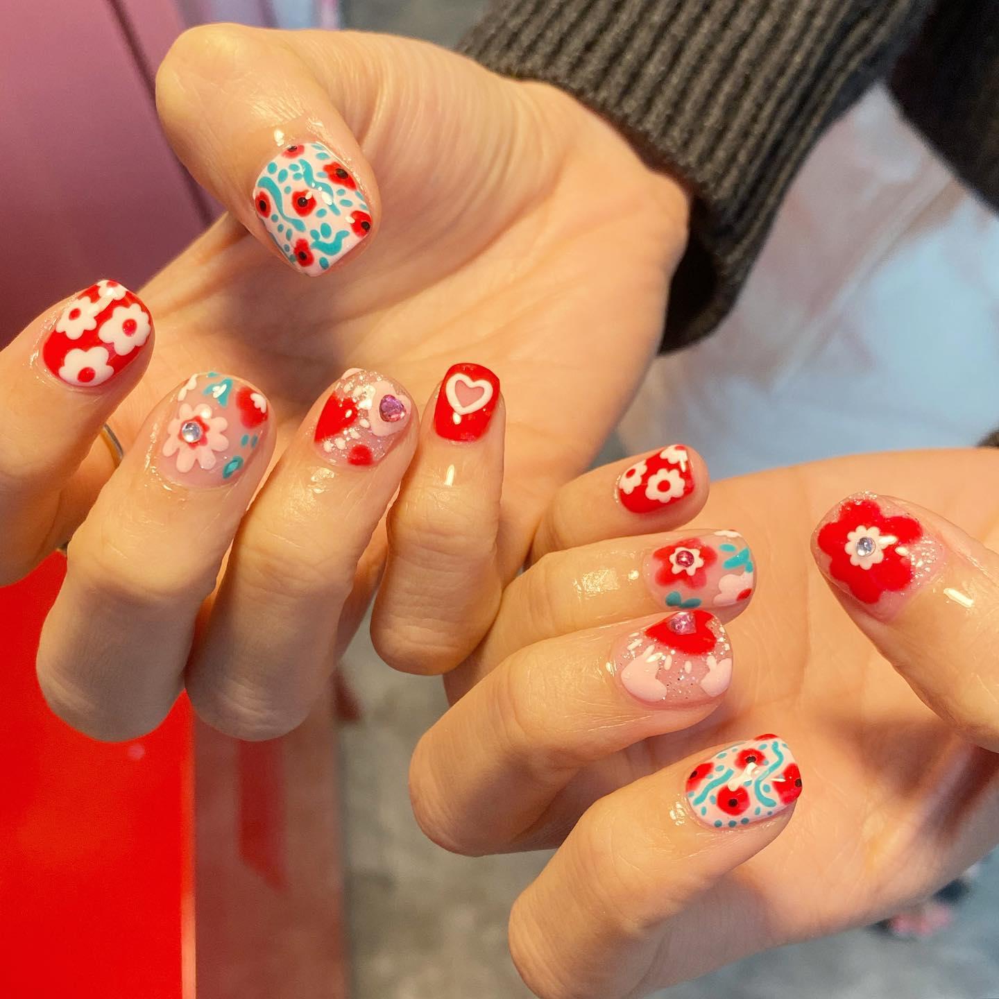 店內主打手繪碎花系列。(IG @kantimasalon)