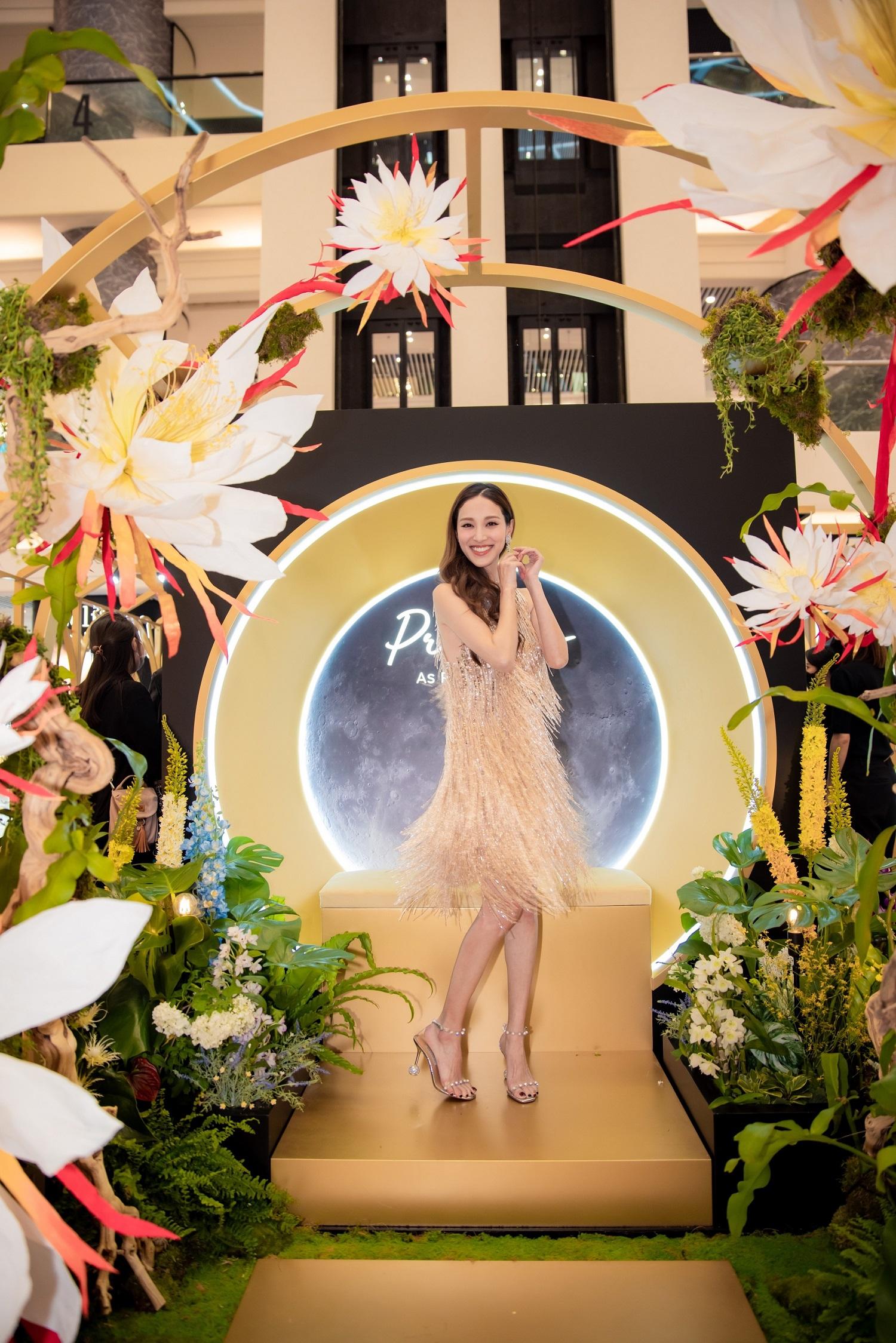 陳凱琳示範打卡。