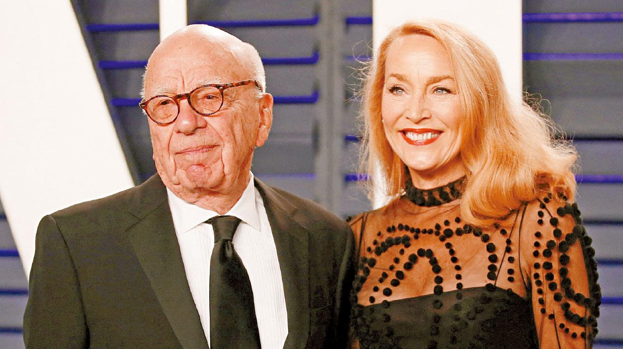 梅鐸與第4任妻子霍爾去年宣布離婚。(互聯網)