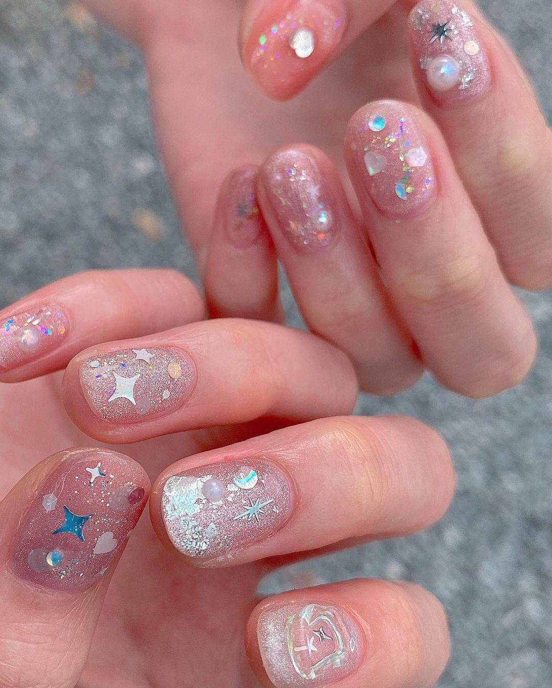 最大特色就是有很多自家製的裝飾物。(IG @nailattitude)
