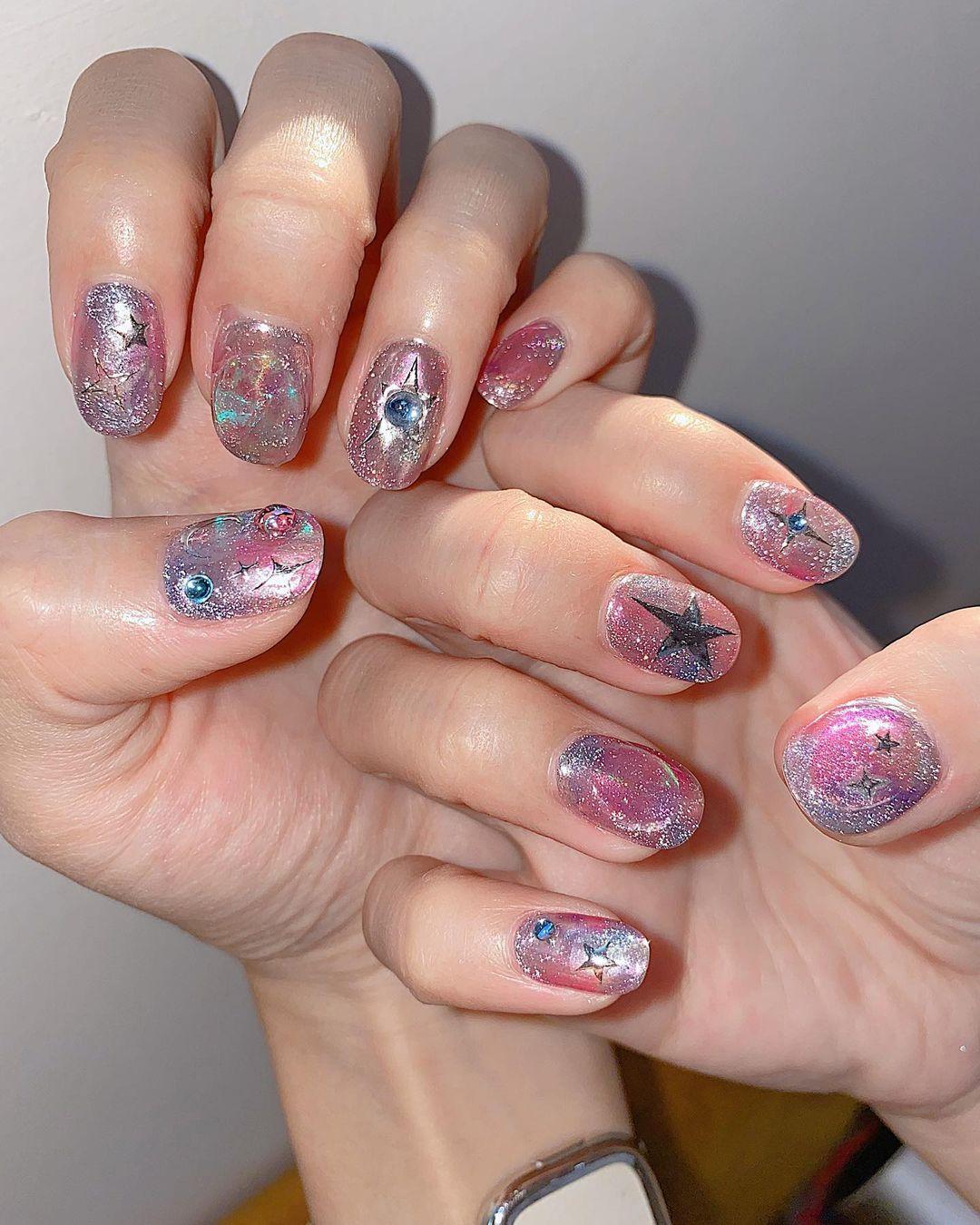 最大特色就是有很多自家製的裝飾物。(IG @nailattitude)