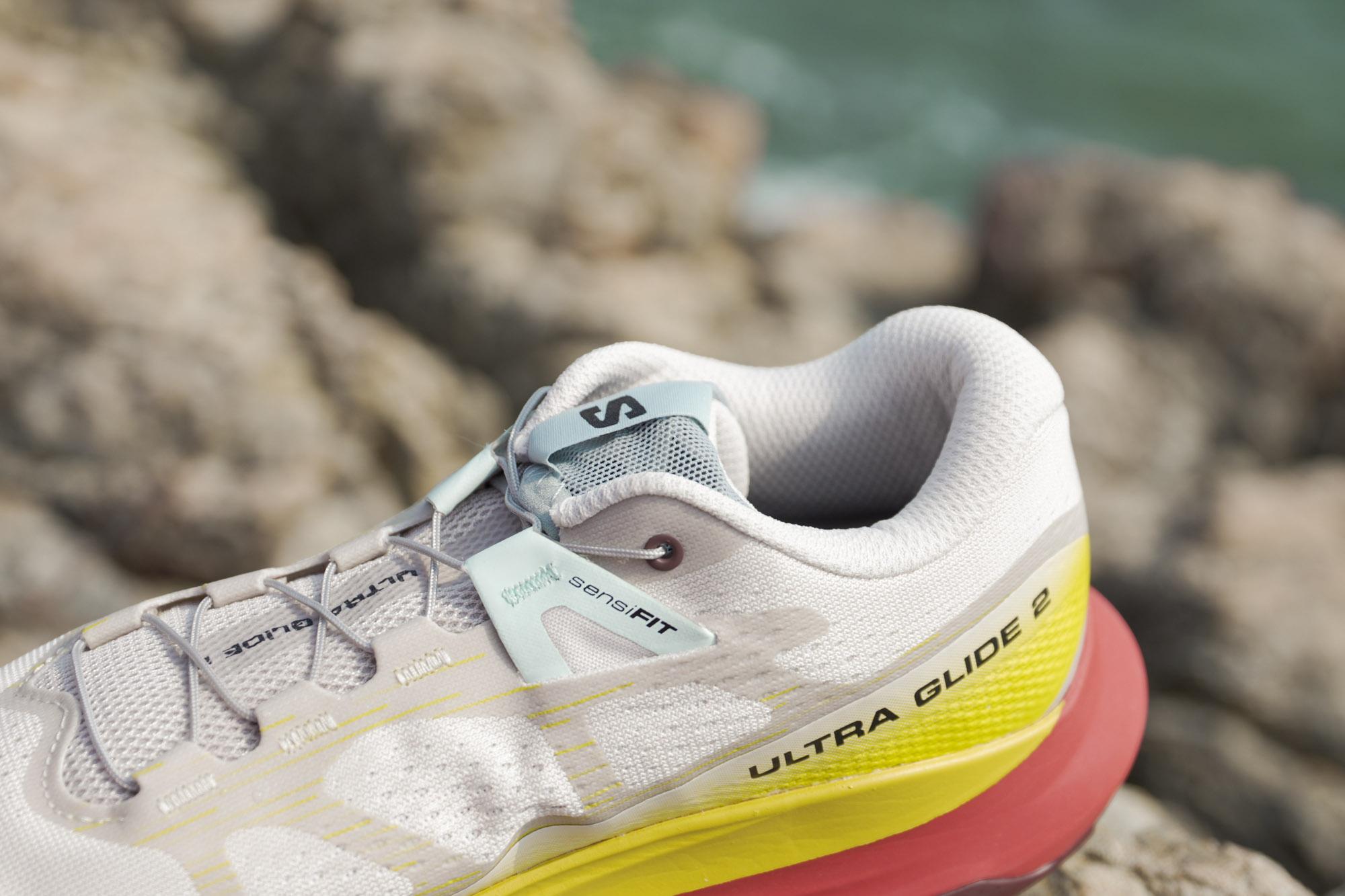 Salomon Ultra Glide 2腳掌及後踭包裹緊服