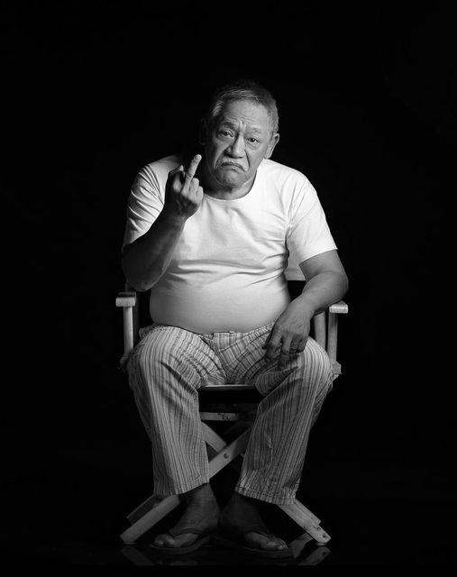 麥浚龍上載吳耀漢的黑白照,發文悼念。