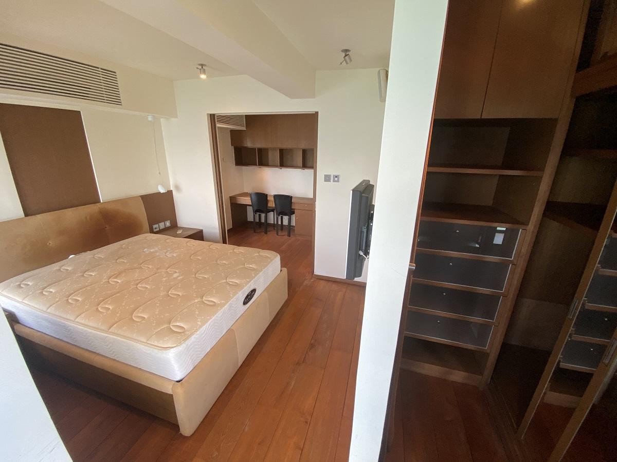 主人房和書房之間以趟門分隔,方便靈活使用。