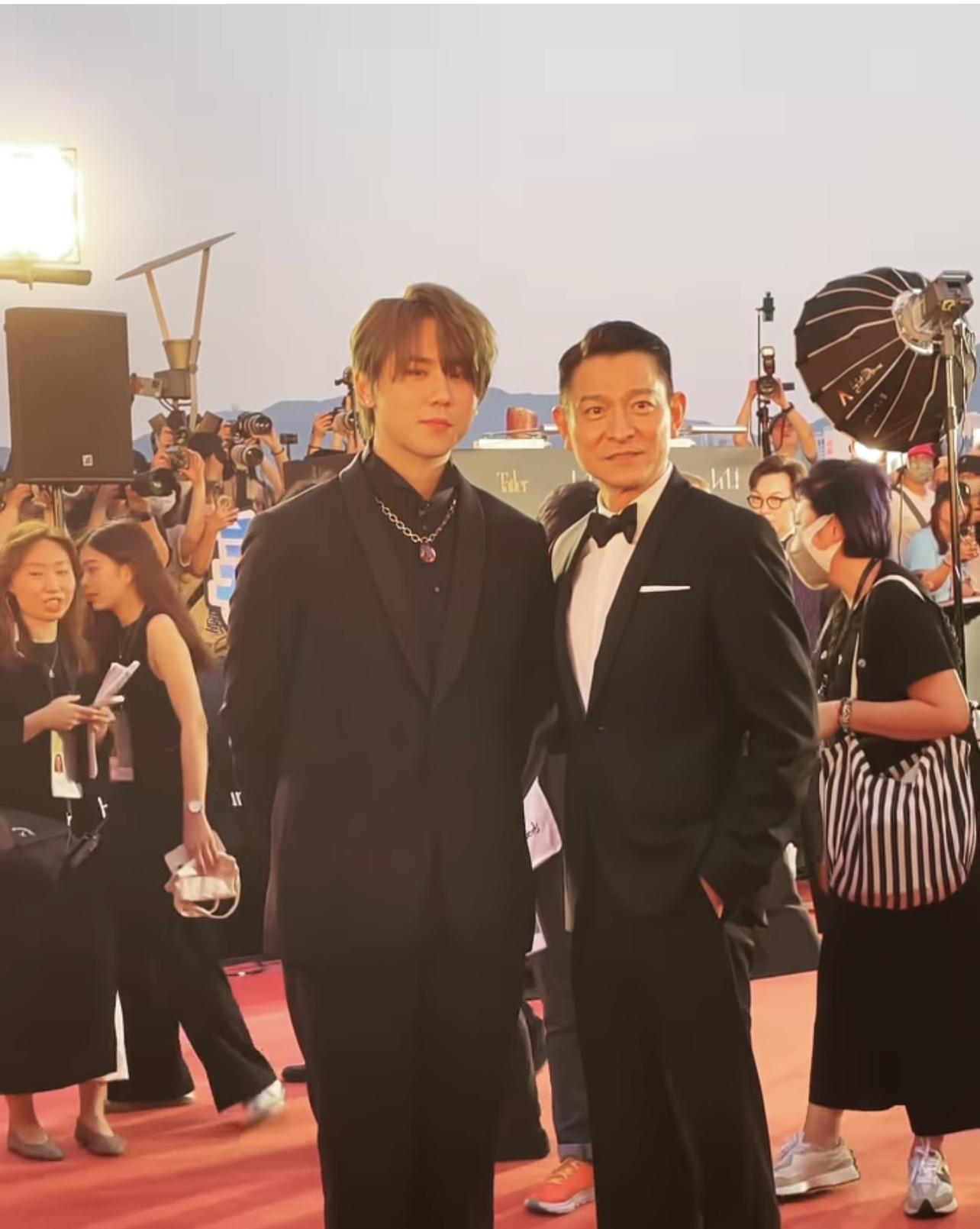 姜濤分享與劉德華合照。