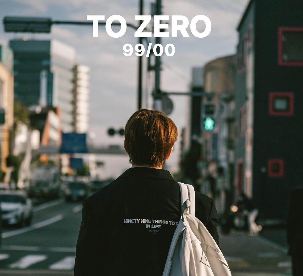 姜濤個人品牌首張宣傳照,他身穿背上印有英文字「NINETY NINE THINGS TO DO IN LIFE」(生命中要做的99件事)的外套。