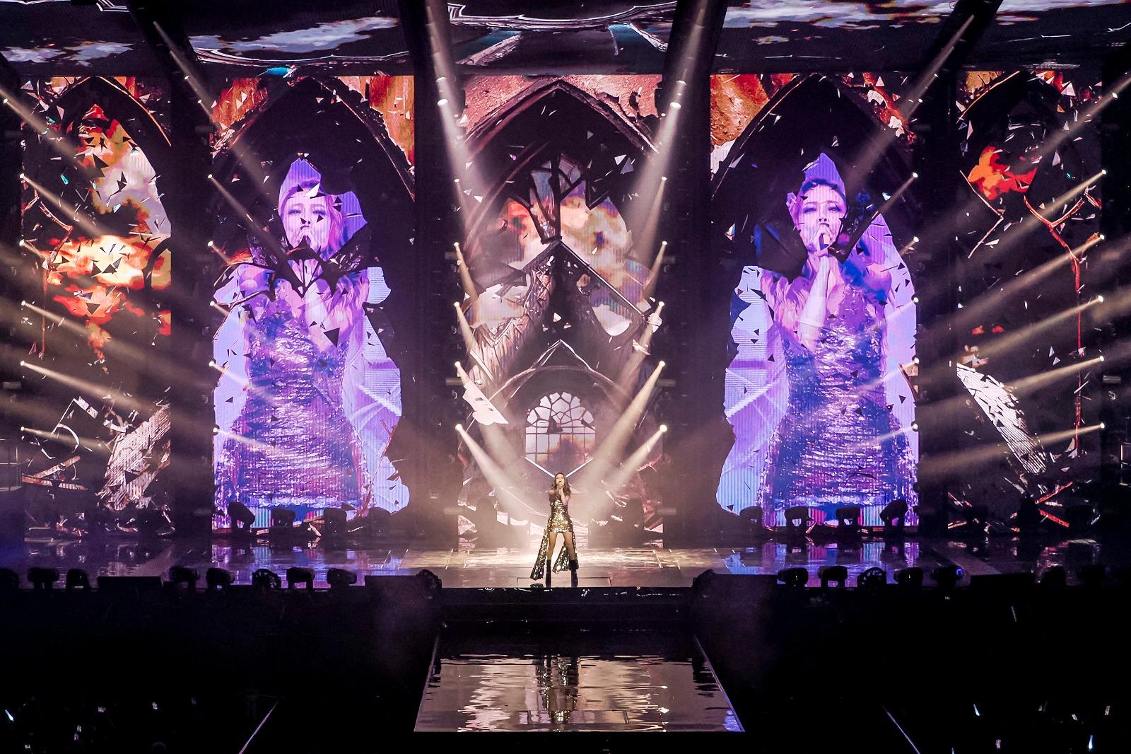 容祖兒一連八場《新濠巨星系列容祖兒Eternity演唱會》昨晚(4月1日)於新濠影匯綜藝館開鑼。