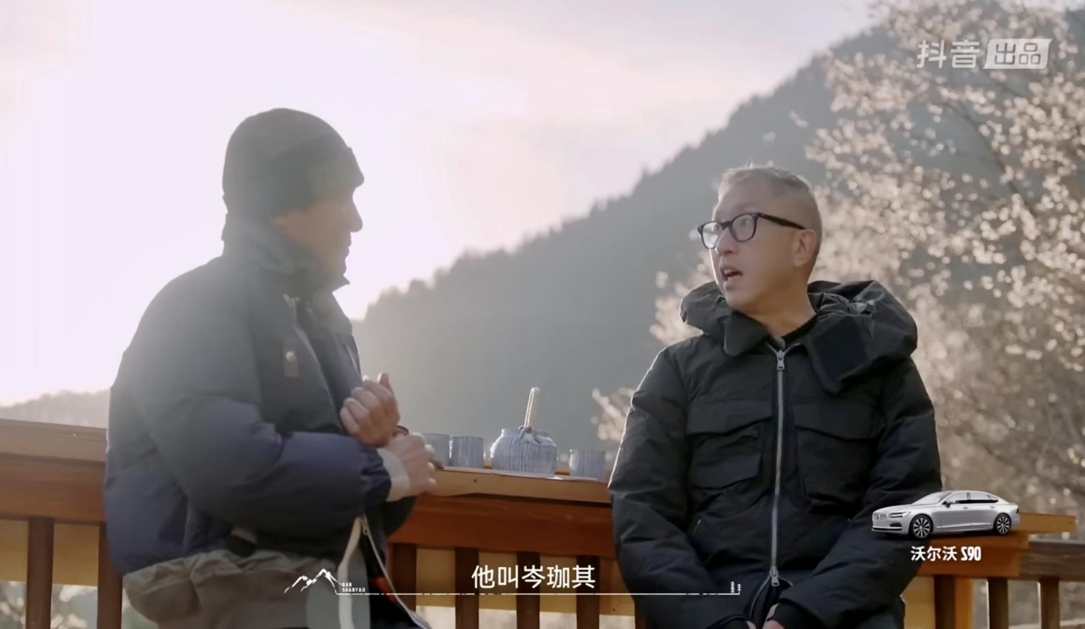 在梁朝偉入行40周年的節目《人生半山腰》中,莊文強和梁朝偉點名讚岑珈其。(截圖)