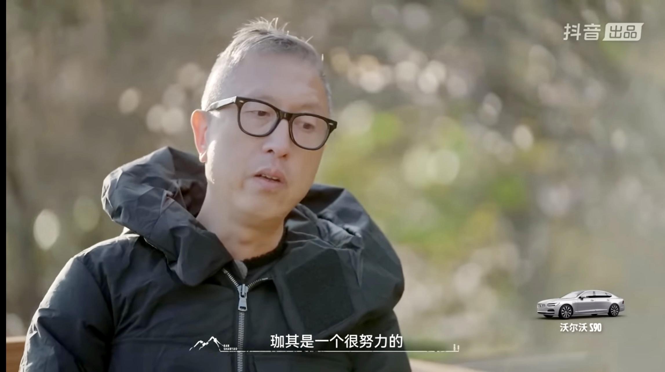 在梁朝偉入行40周年的節目《人生半山腰》中,莊文強和梁朝偉點名讚岑珈其。(截圖)