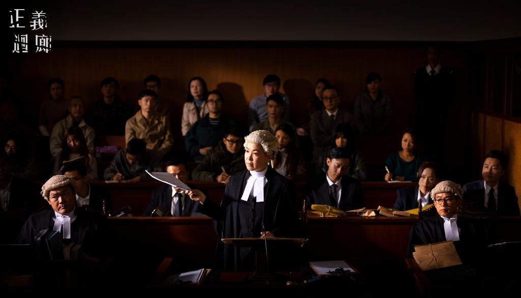 《正義迴廊》取材自轟動社會的真實法庭案件,案情錯綜複雜,加上演員精湛的演出,成功牽動觀眾情緒。(圖片來源:官方劇照)