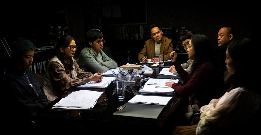 除了律師的激辯,9名陪審員之間的角力和爭辯,亦令法庭審訊的部分更加引人入勝。(圖片來源:官方劇照)