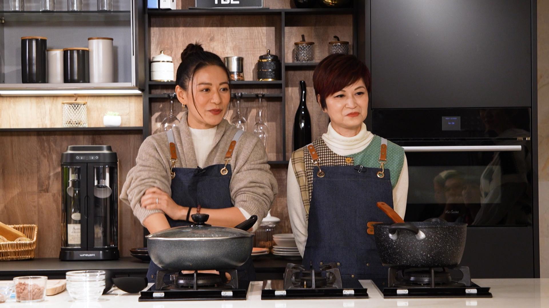 江若琳(Elanne)及奶奶Peggy合作下廚。