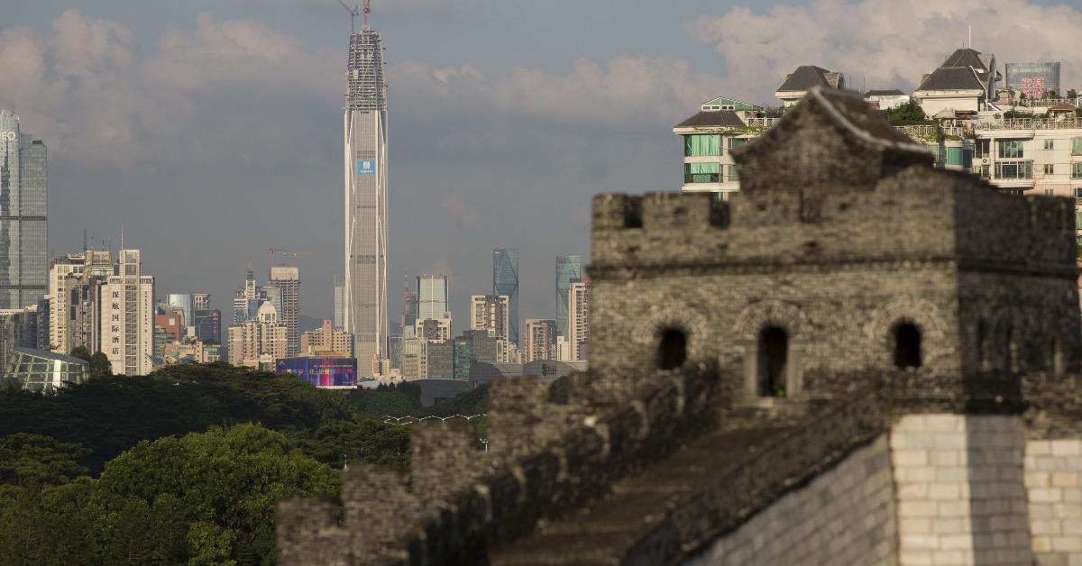 深圳「小長城」仿真還原,半小時登頂看壯麗山河。