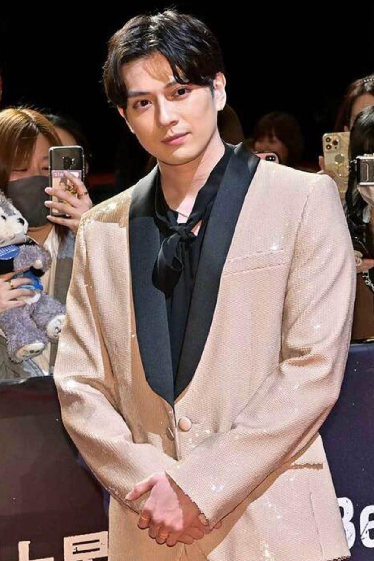 新田真劍佑為《聖鬥士星矢》出席日本首映禮,心情勁靚。