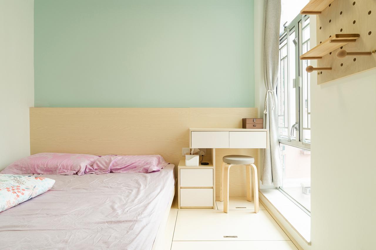 睡房造了一張地台床