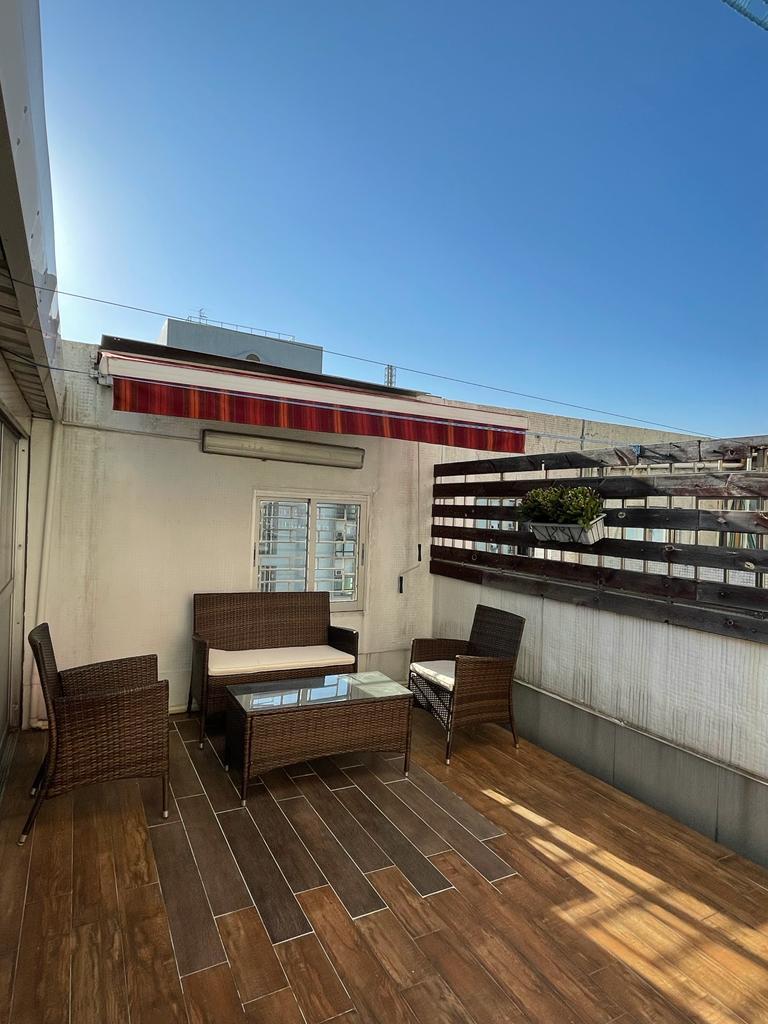 天台面積不細小,提供寧靜的私人空間。