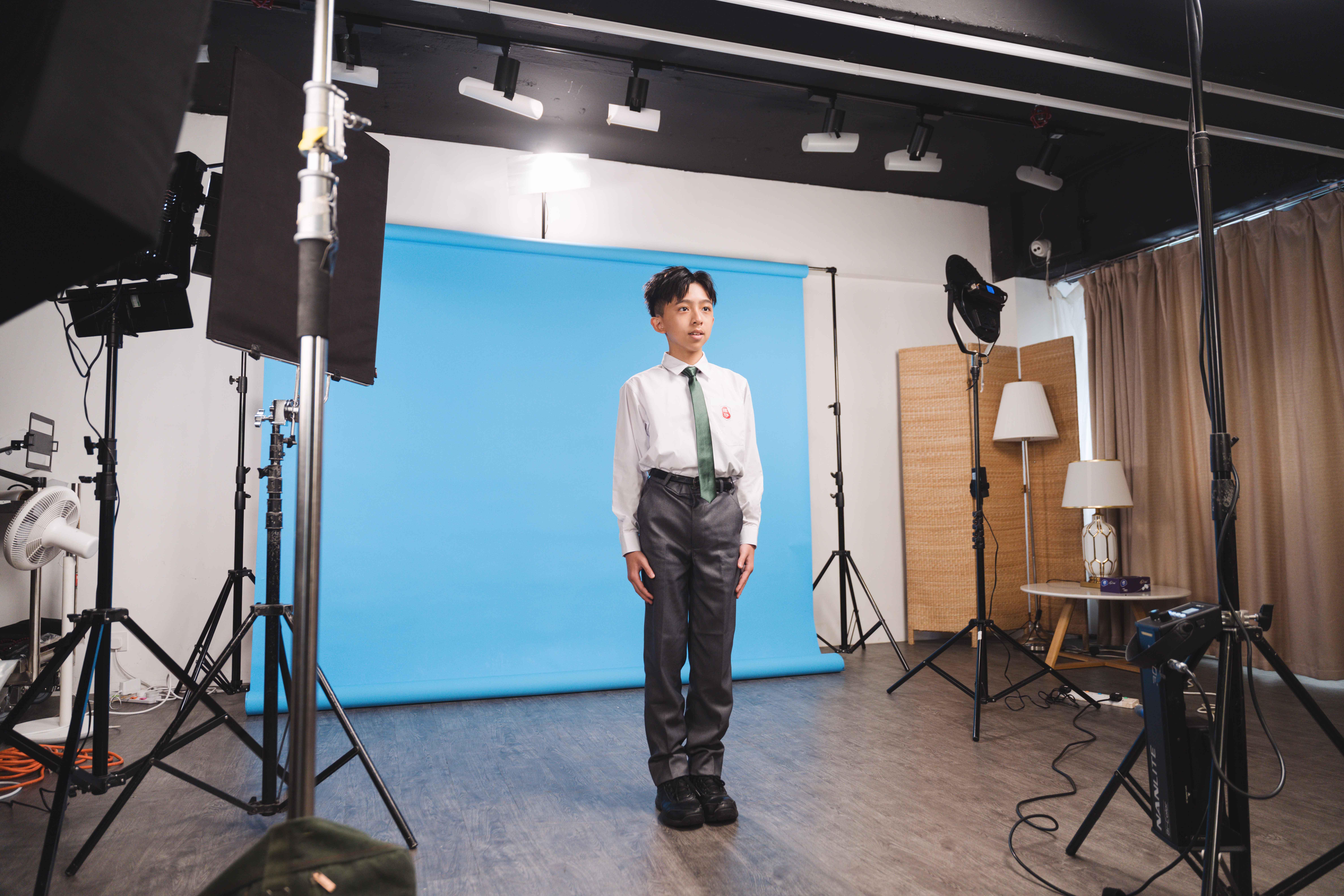 蔡施齊化身「兒登仔」朗誦拍米線廣告。