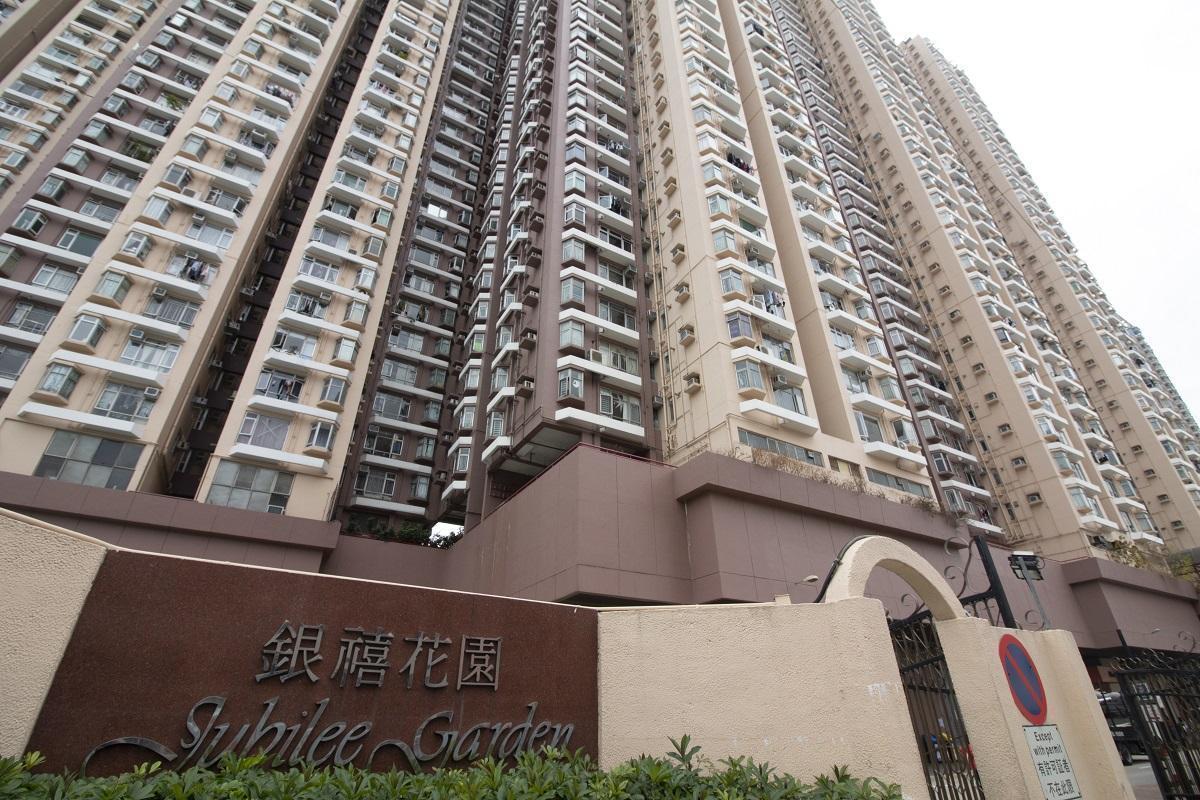 火炭銀禧花園距離港鐵火炭站僅約5分鐘步程,加上自設商場及街市,日常交通及購物均便利。(資料圖片)