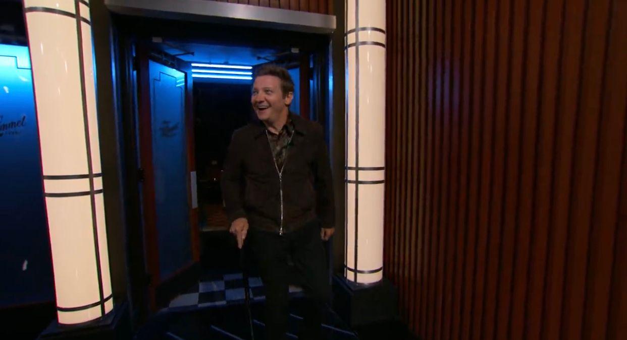 「鷹眼」的謝洛美維納亮相Jimmy Kimmel節目受訪。