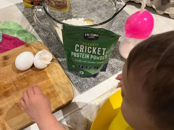 Tiffany說:「你沒辦法分辨出來蟋蟀在食物裡。唯一的區別是口感尾韻有一點堅果味。」(網上圖片)