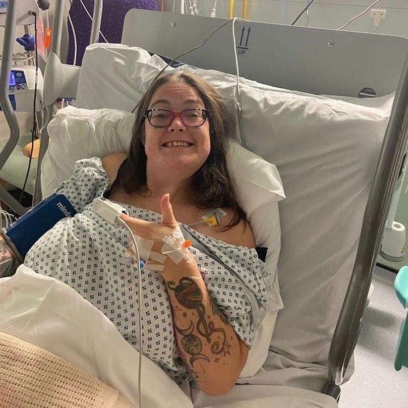 Katie捐出腎臟後。(FB)