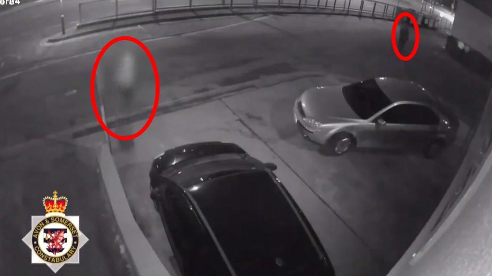 另一段CCTV影片,可見Iercosan緊隨在女受害人身後只有約20米。(Twitter)