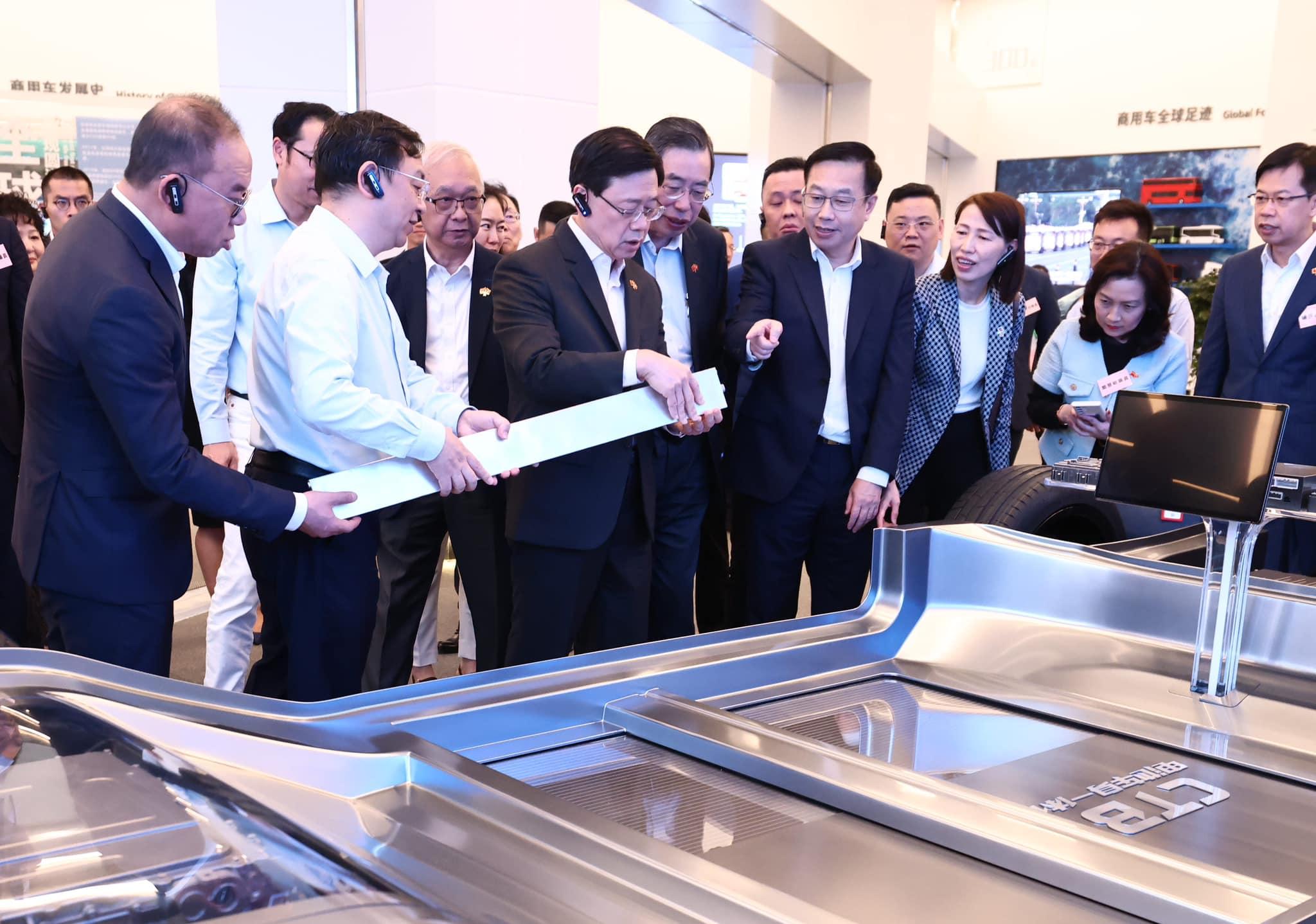 李家超:運物局一直積極審視綠色智能集體運輸系統。(FB)