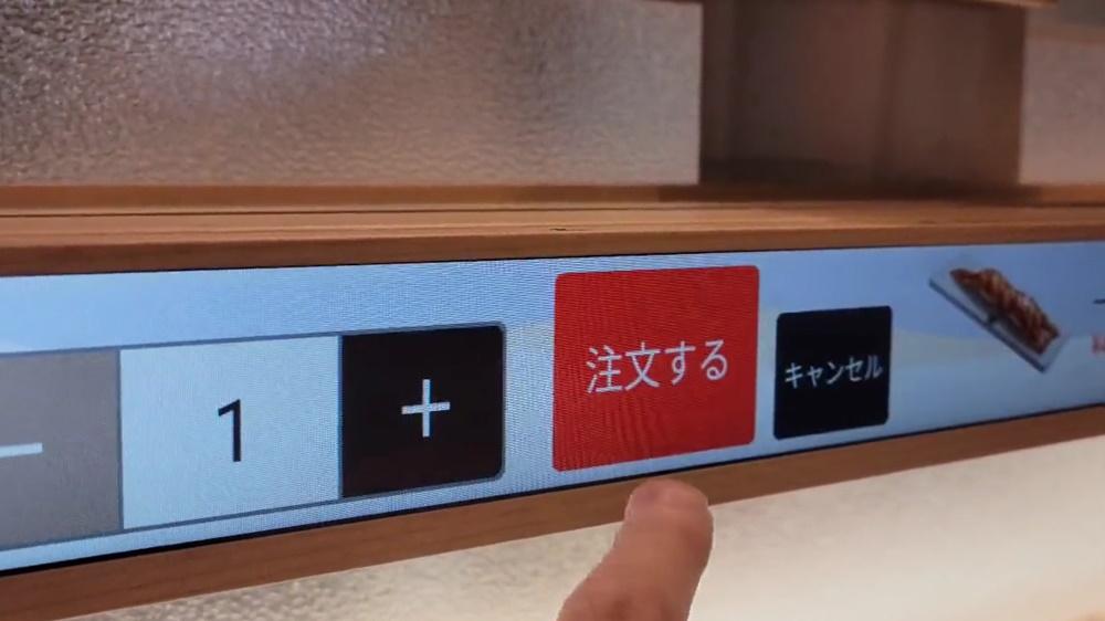 點選螢幕中其中一款壽司時,就跳出點餐畫面,選好所需數量後,按點餐便可下單。(Twitter)