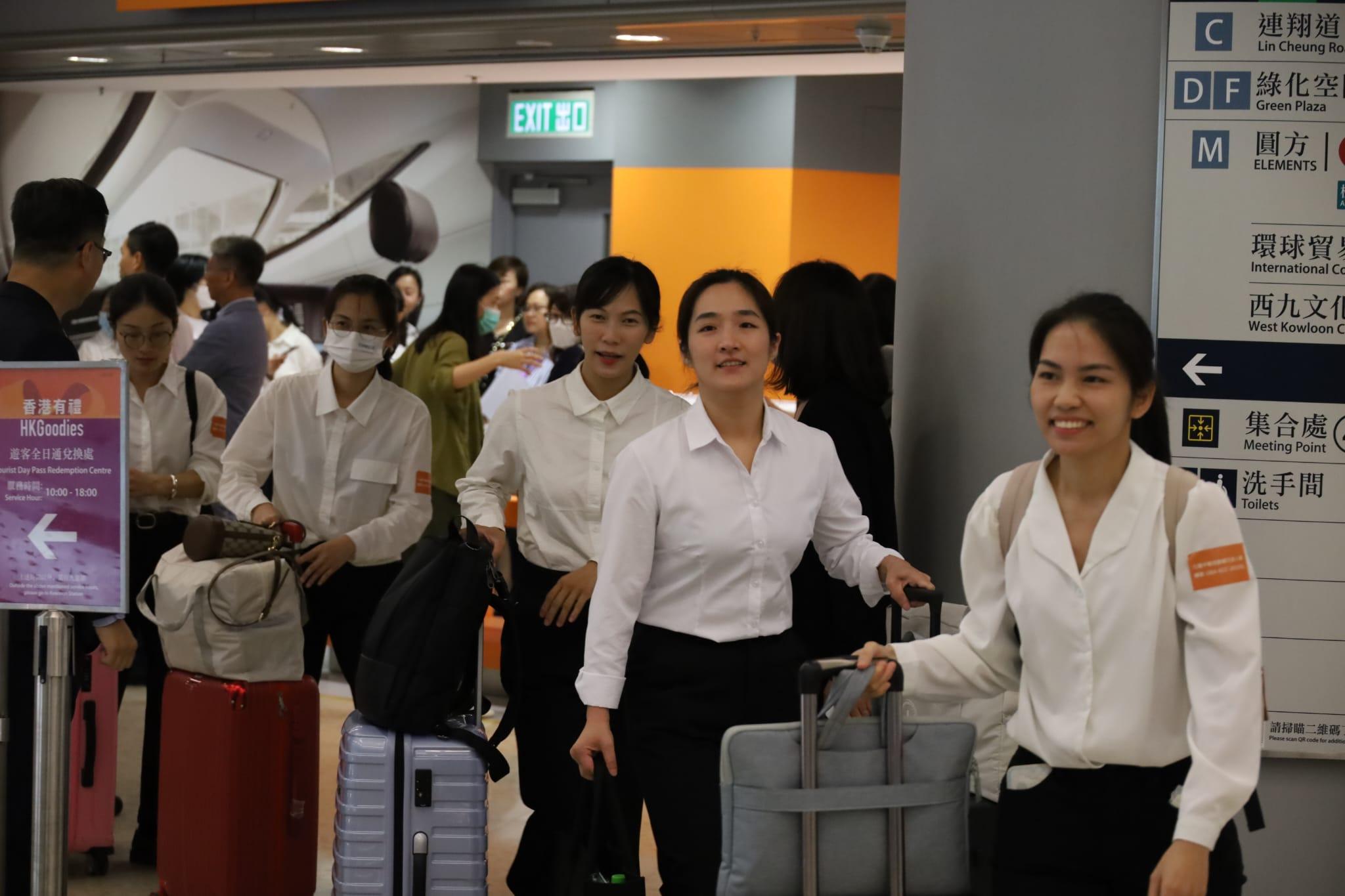 首批約80名大灣區醫護今日抵港。(鍾式明攝)