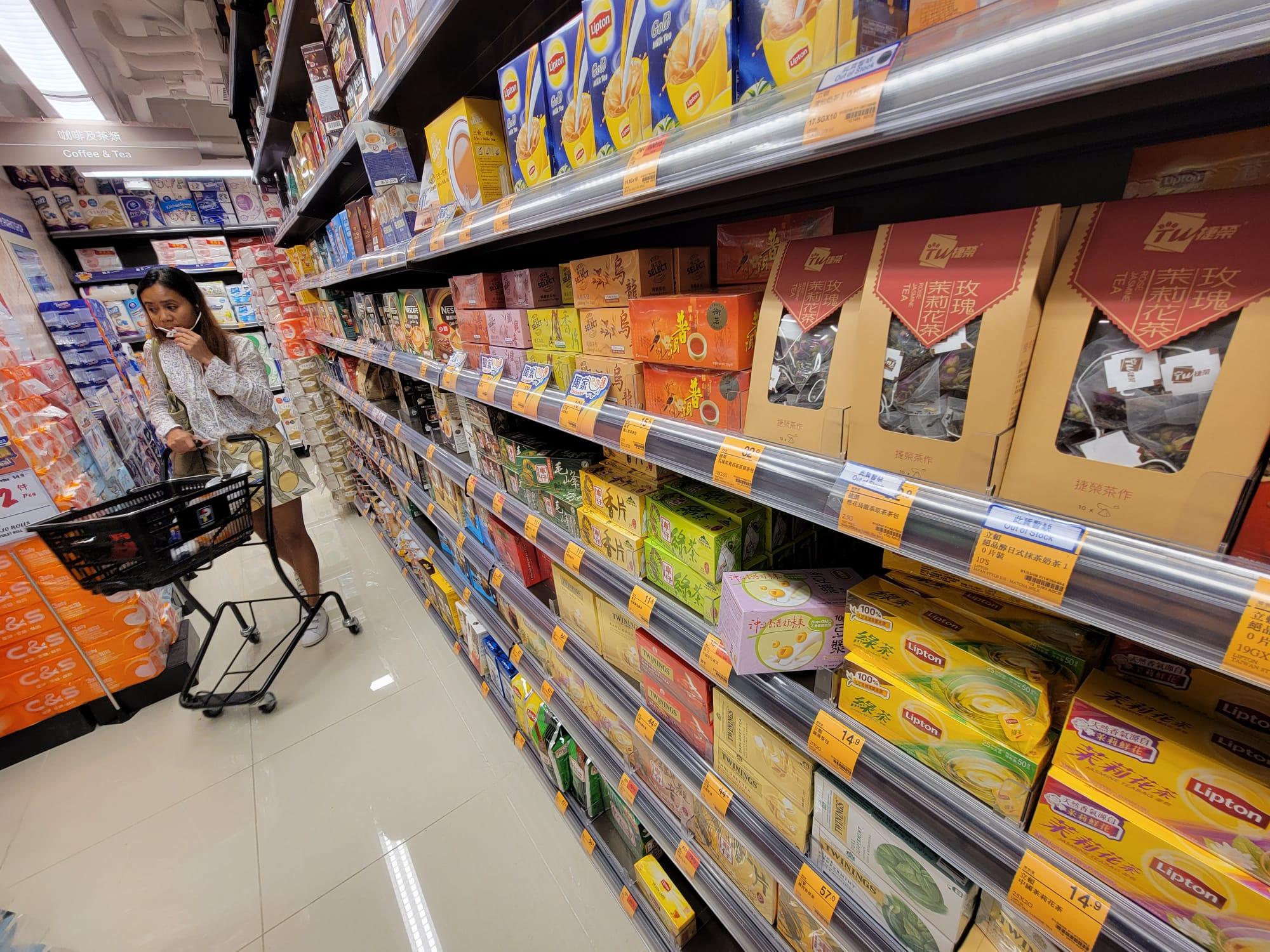 超市貨品去年加價2.1%,升幅最高的貨品組別首3位分別為「牛油」、「茶包」及「芝士」。(鍾式明攝)