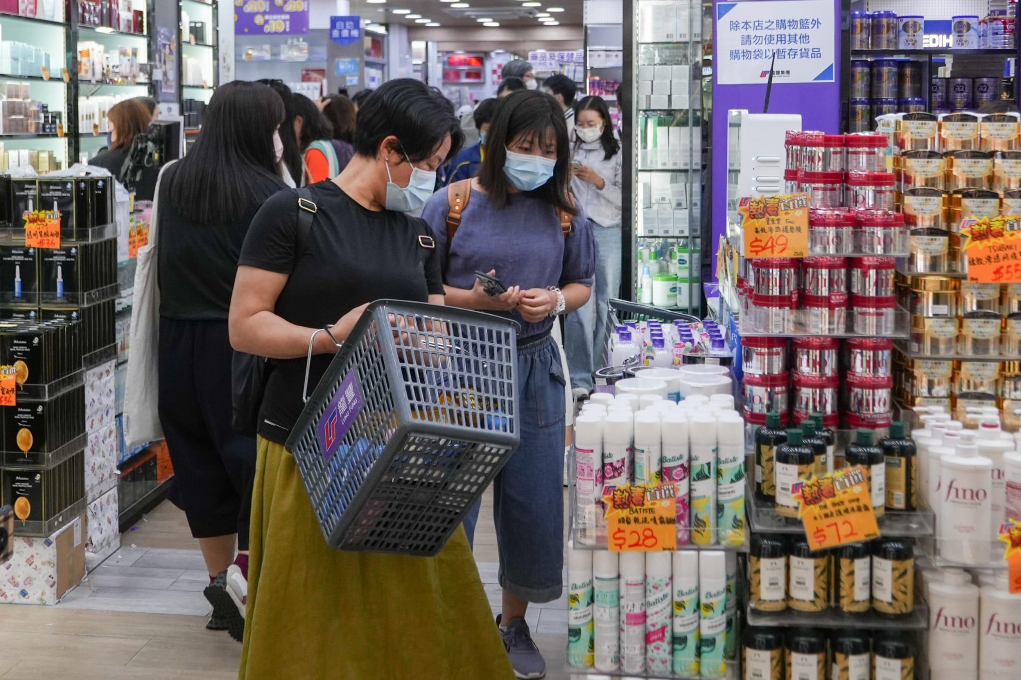 在旺角亦有不少市民及旅客。(李睿哲攝)