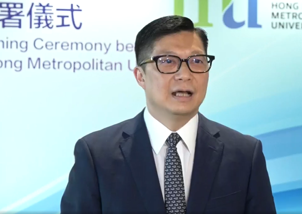 正率團訪問北京的鄧炳強,未有回應警方或國安處有無聯絡黃迺元。(資料圖片)