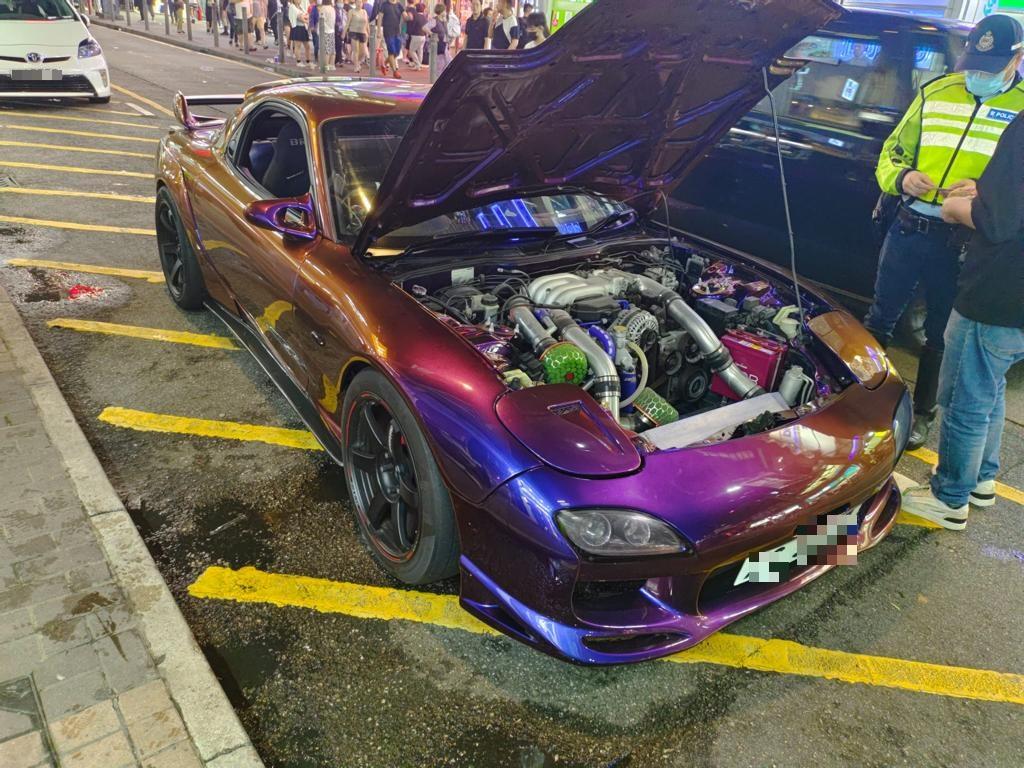 警方復活節假期在西九龍區打擊非法賽車,並拘捕7名本地男子。