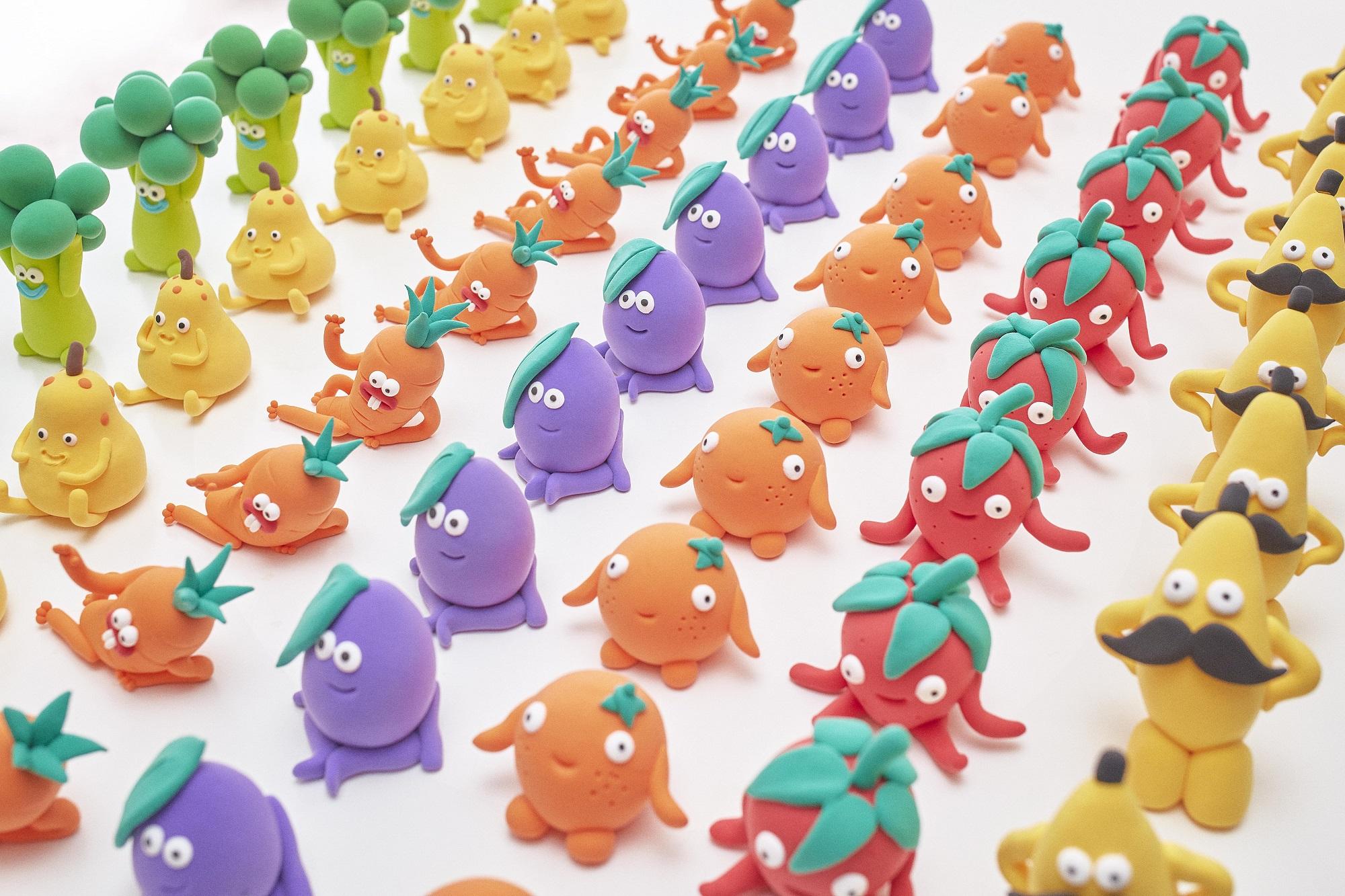 小朋友盡情發揮想像力,揉捏不同的角色造型。