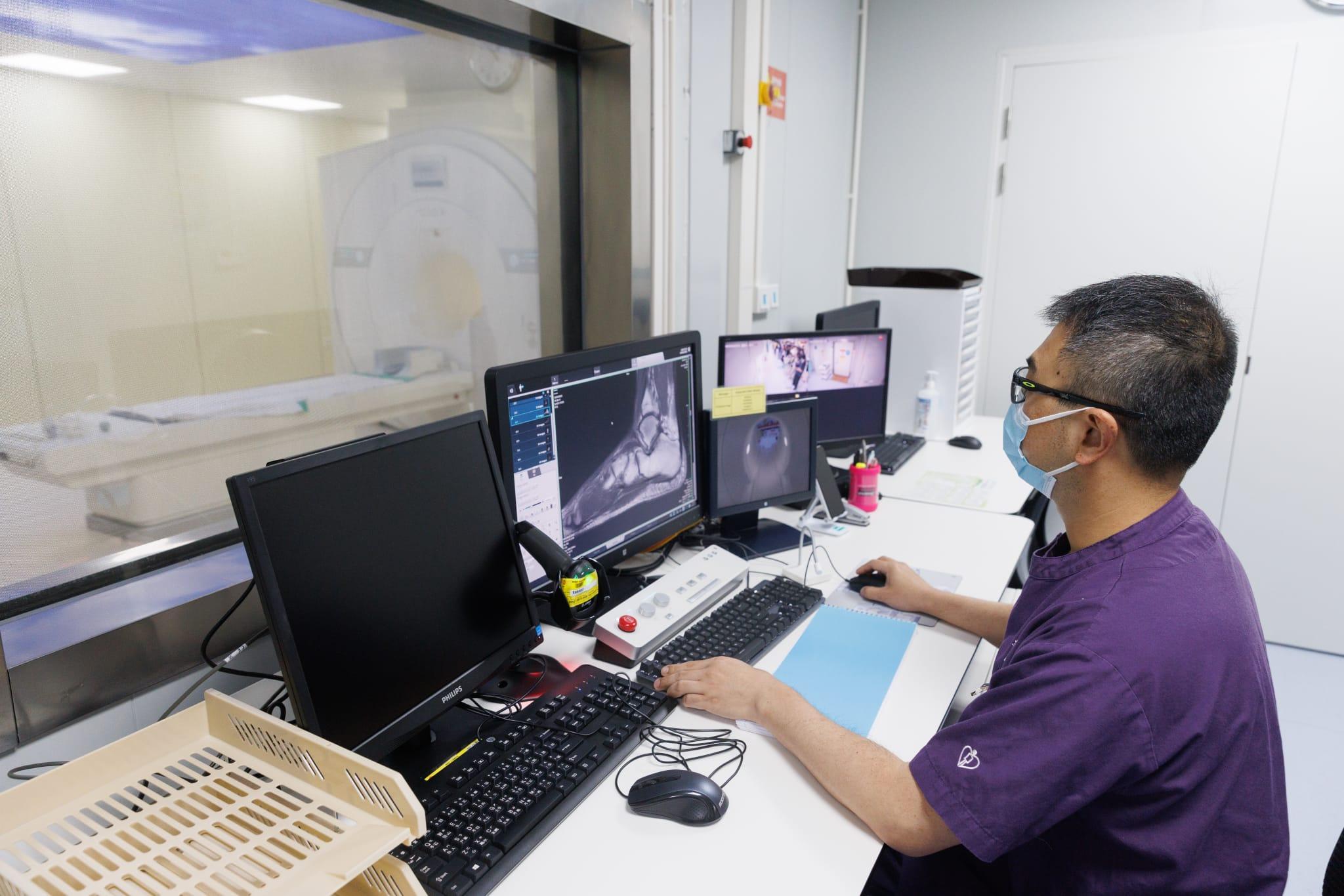 醫院有20名放射技師及護理人員。(蘇文傑攝)