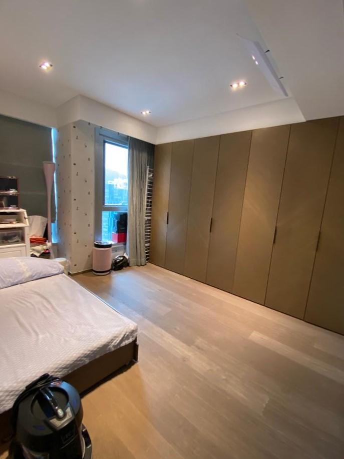 每間睡房面積均闊大,擺放基本傢俬後,仍有不少空間可供使用。