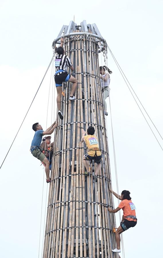 因疫情停辦3年的長洲搶包山比賽,今日在長洲舉行搶包山選拔賽。(政府新聞處圖)